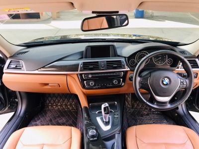 2017 BMW 320i AT 8676-168 ไมล์168000 เบนซิน เบาะหนังทูโทน ดำน้ำตาล เซนเซอร์ถอย สวยพร้อมใช้ เอกสารครบพร้อมโอน เพียง 799000 บาท ซื้อสดไม่มี Vat7% เครดิตดีจัดได้ล้น900000-1000000 รูปที่ 3